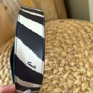 Coach black and white Crossbody strap new without tag perfect condition